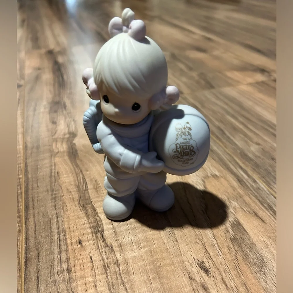 Precious moments 1992 symbol of membership figurine - Picture 3 of 5